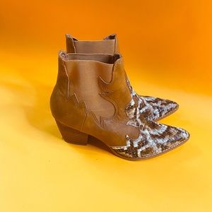 Matisse Brown Snakeskin Western Ankle Boots 9